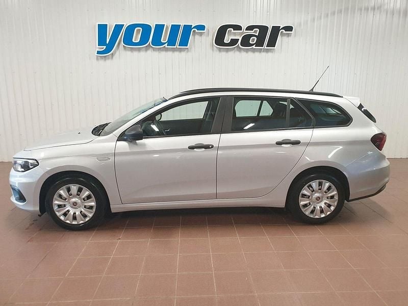 Grå (silvermetallic) Begagnad 2018 Fiat Tipo Kombi | 99 000 kr (Marknadspris) - Bild 1/4