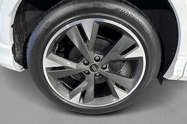 Begagnad Audi Q4 e-tron S-Line 210 kW (286 HK) 2025 Glaciärvit metallic SUV