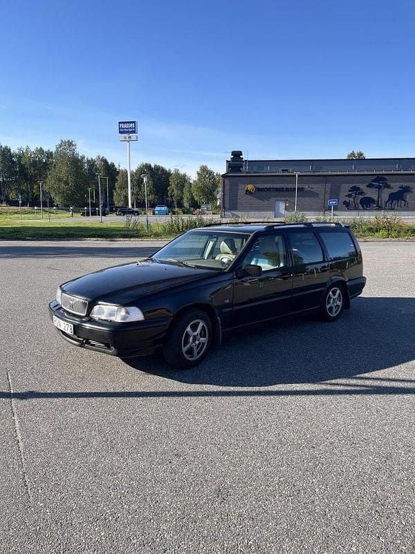 Svart Begagnad 2000 Volvo V70 Standard Kombi | 17 000 kr (Marknadspris) - Bild 1/4