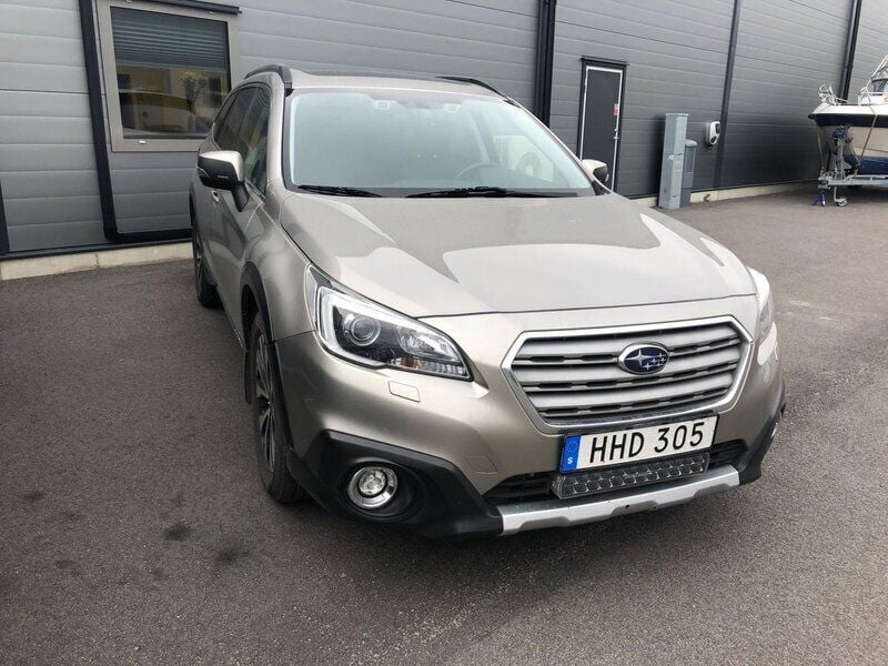 Ljusbrun Begagnad 2016 Subaru Outback SUV | 195 000 kr (Marknadspris) - Bild 1/2