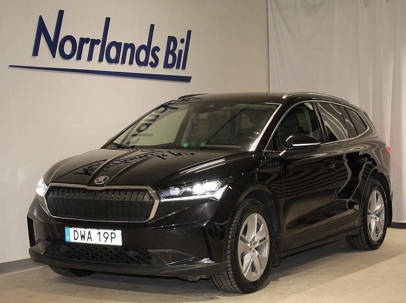 Svart (black magic metallic) Begagnad 2023 Skoda Enyaq iV SUV | 439 900 kr (Marknadspris) - Bild 1/4