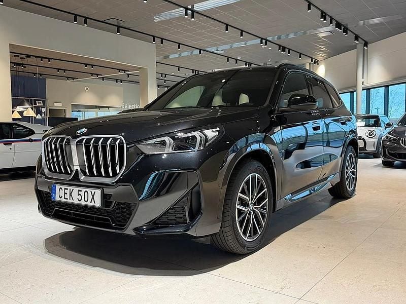 Svart Begagnad 2025 BMW X1 M Sport SUV | 429 000 kr (Lite dyr) - Bild 1/4