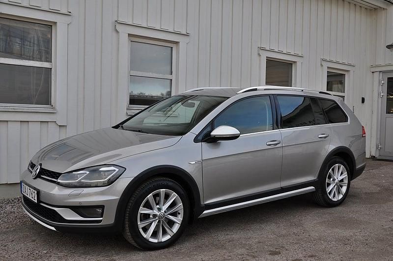 Begagnad VW Golf Alltrack 184 HK (135 kW) 2017 Silvermetallic Kombi