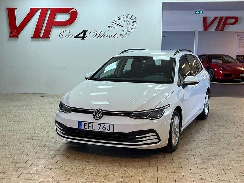 Begagnad VW Golf VIII 131 HK (96 kW) 2021 Vit Kombi
