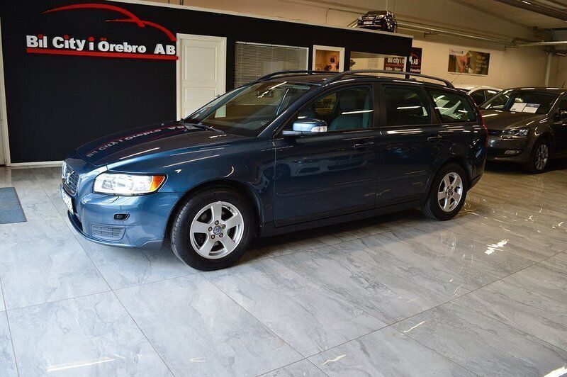 Blå Begagnad 2008 Volvo V50 Kombi | 67 900 kr (Lite dyr) - Bild 1/4