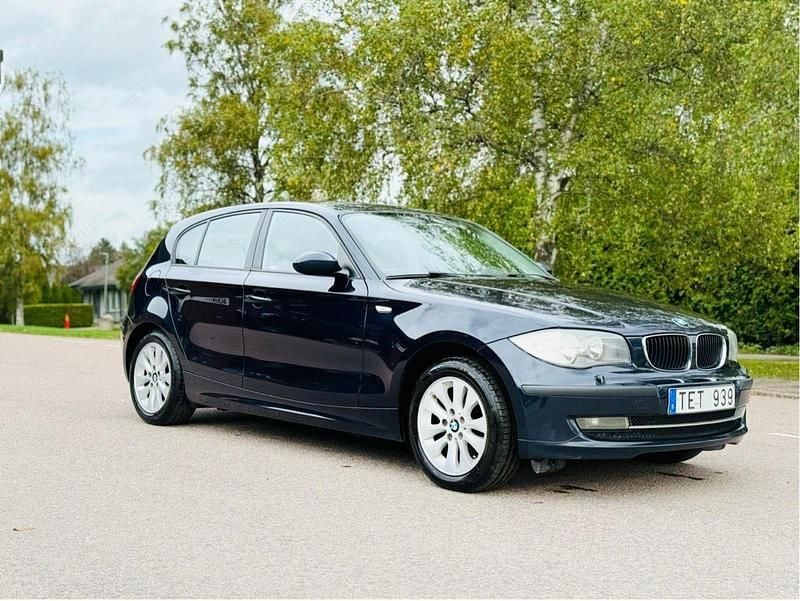 Blå Begagnad 2008 BMW 116 Advantage Halvkombi | 49 900 kr (Marknadspris) - Bild 1/4