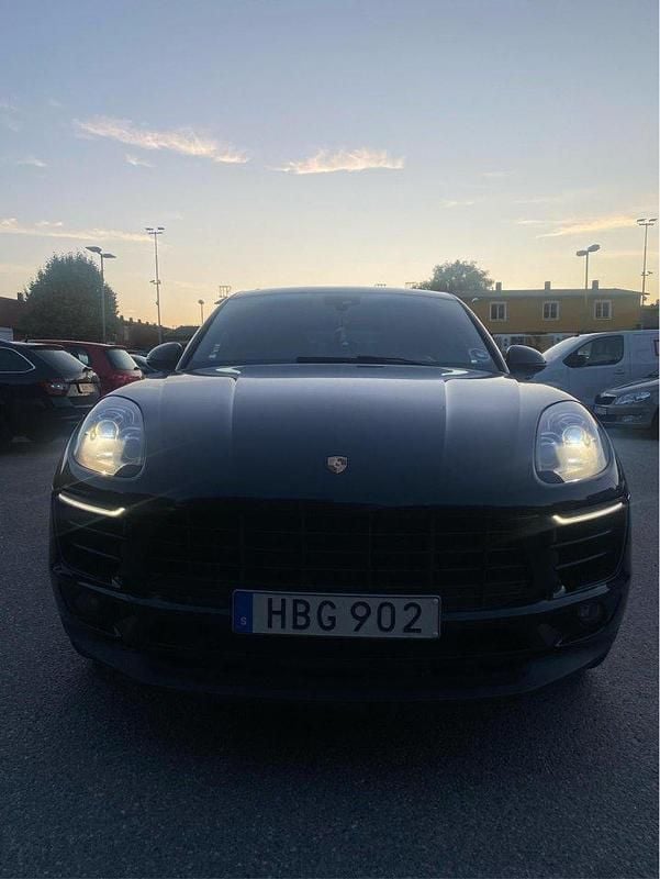 Svart Begagnad 2016 Porsche Macan S SUV | 280 000 kr (Bra pris) - Bild 1/4