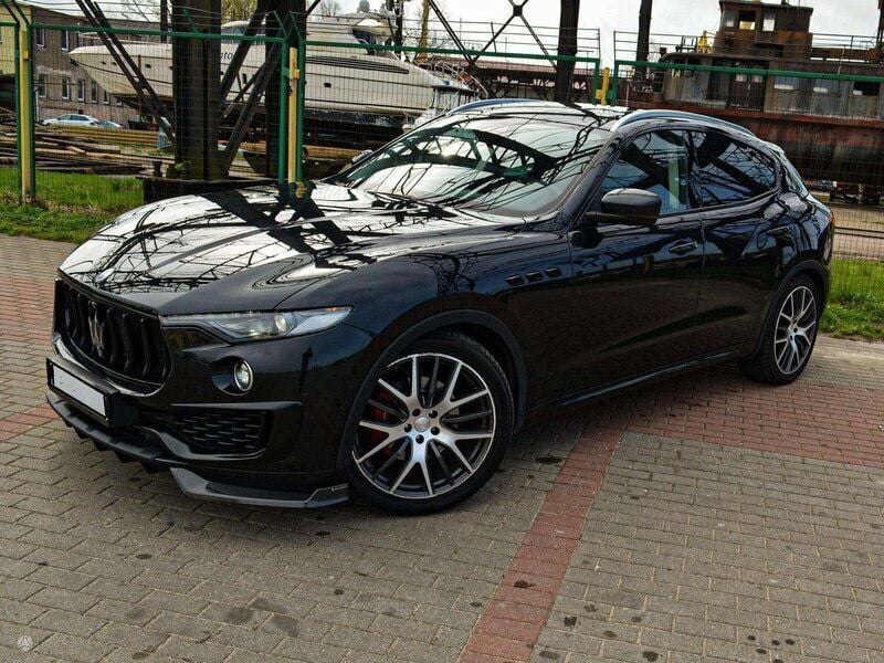 Svart Begagnad 2017 Maserati Levante SUV | 349 000 kr - Bild 1/4