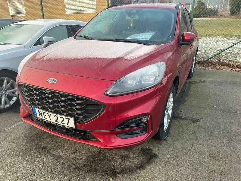 Rödmet Begagnad 2023 Ford Kuga ST-Line SUV | 265 000 kr (Marknadspris) - Bild 1/2