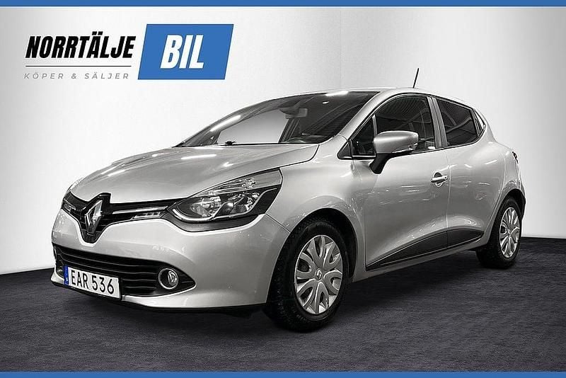 Silver Begagnad 2014 Renault Clio IV Expression Halvkombi | 44 900 kr (Marknadspris) - Bild 1/3