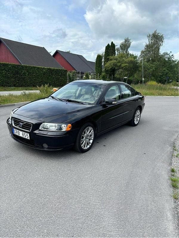 Svart Begagnad 2009 Volvo S60 Sedan | 58 900 kr (Marknadspris) - Bild 1/4