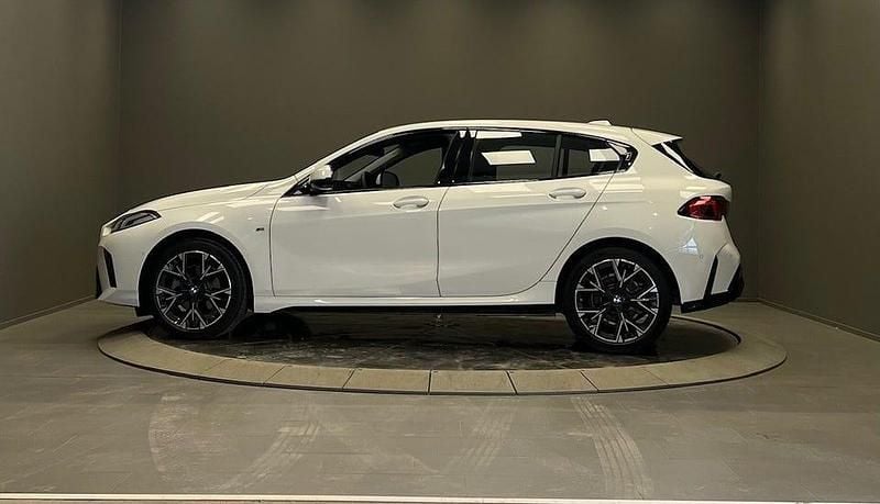Begagnad BMW 120 M Sport 170 HK (125 kW) 2025 Vit Halvkombi