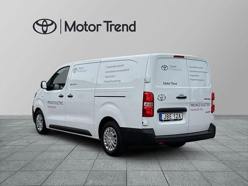 Begagnad Toyota Proace 101 kW (138 HK) 2024 Vit Minibuss