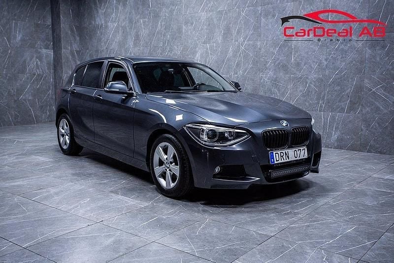 Grå Begagnad 2013 BMW 118 M Sport Halvkombi | 128 800 kr (Bra pris) - Bild 1/4