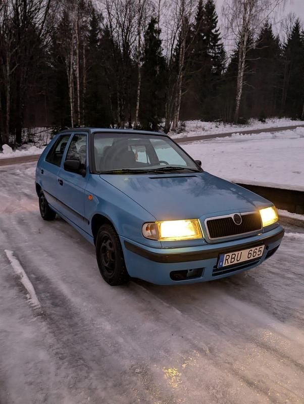 Begagnad 2000 Skoda Felicia Halvkombi | 12 000 kr - Bild 1/2