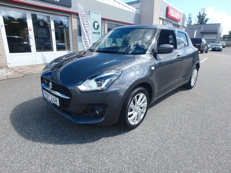 Grå Begagnad 2022 Suzuki Swift Halvkombi | 173 900 kr (Lite dyr) - Bild 1/4