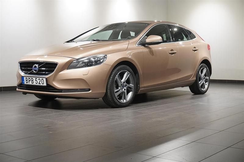 Okänd Begagnad 2015 Volvo V40 Momentum Kombi | 129 800 kr (Marknadspris) - Bild 1/4