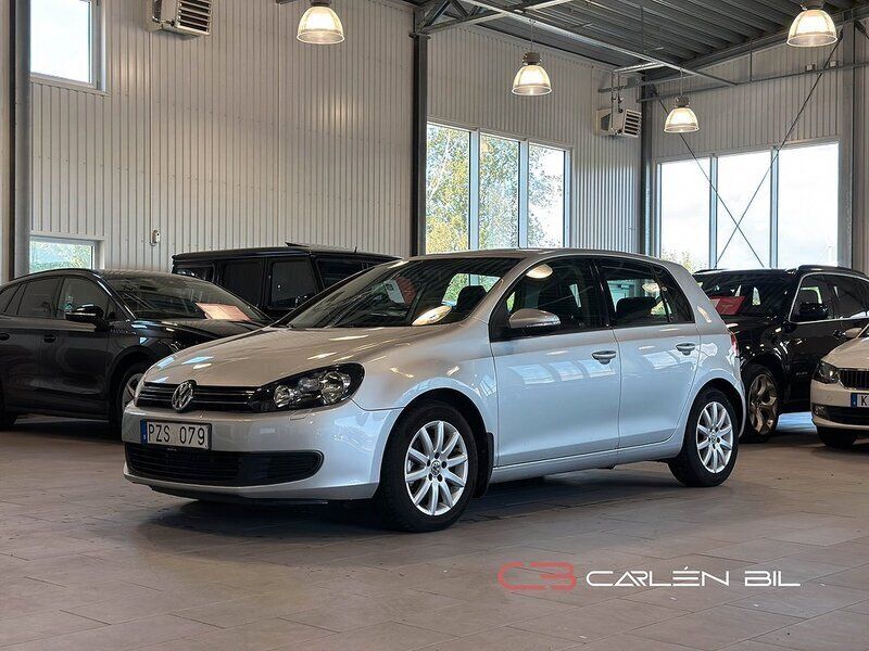 Silver Begagnad 2010 VW Golf VI Halvkombi | 48 900 kr (Marknadspris) - Bild 1/4
