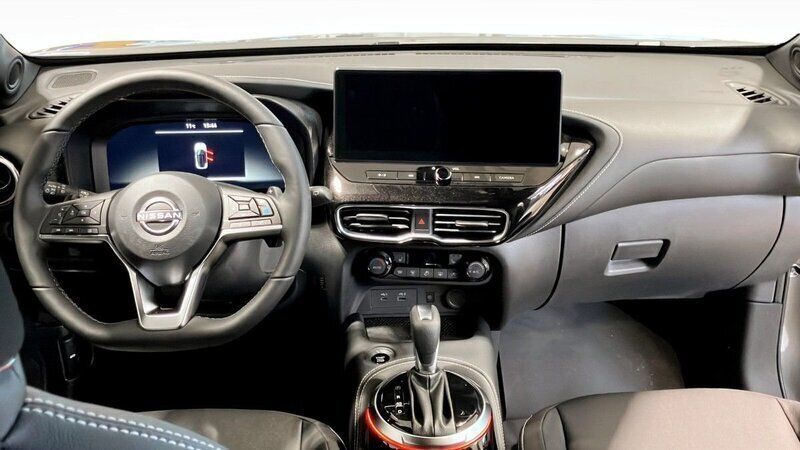 Begagnad Nissan Juke Tekna 2024 Grå SUV