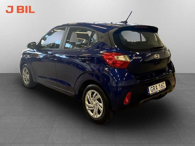 Begagnad Hyundai i10 Essential 67 HK (49 kW) 2023 Blå Halvkombi