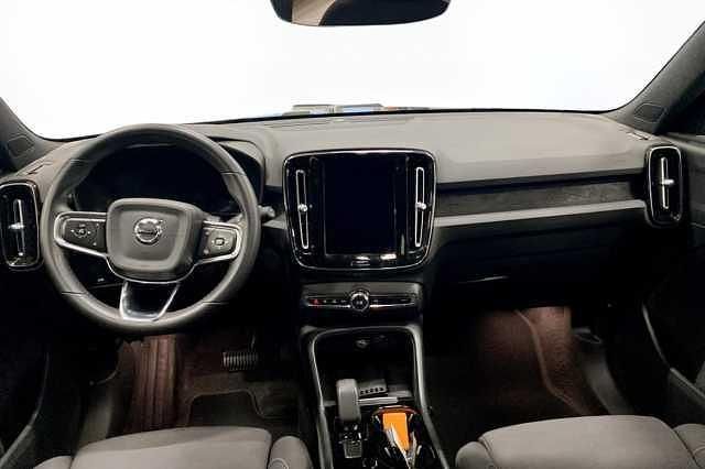 Begagnad Volvo XC40 Single Motor 175 kW (238 HK) 2023 Svart SUV