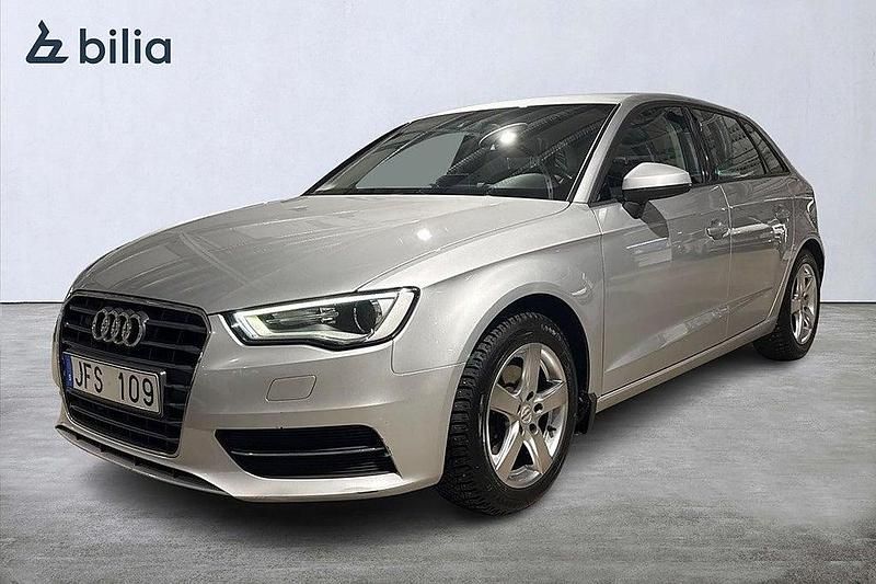 Silver Begagnad 2013 Audi A3 Sportback Proline Halvkombi | 79 000 kr (Bra pris) - Bild 1/4