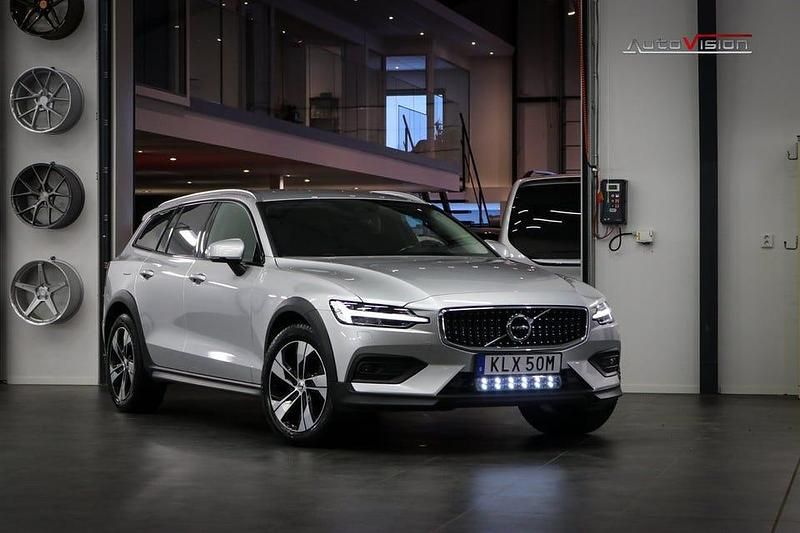 Begagnad Volvo V60 CC 190 HK (139 kW) 2019 Silver Kombi