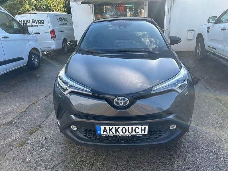 Grå Begagnad 2019 Toyota C-HR Edition SUV | 199 000 kr (Marknadspris) - Bild 1/4