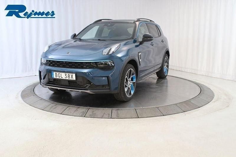 Blå (blå metallic) Begagnad 2023 Lynk & Co 01 SUV | 309 800 kr (Marknadspris) - Bild 1/1