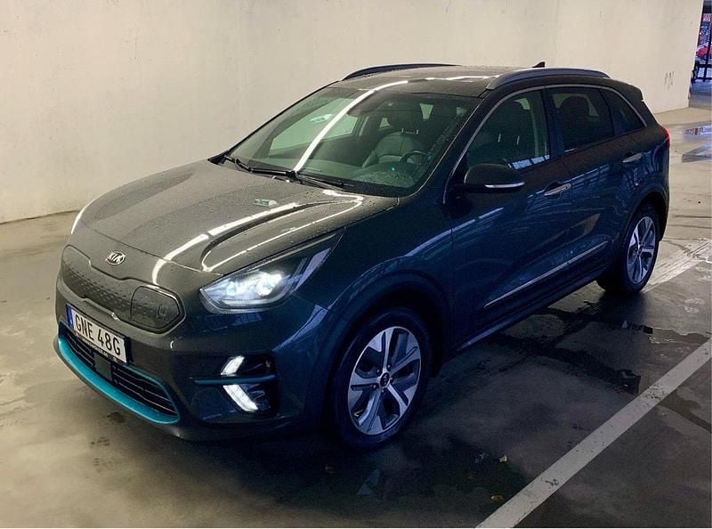 Grå Begagnad 2021 Kia e-Niro Advance SUV | 228 000 kr (Bra pris) - Bild 1/4