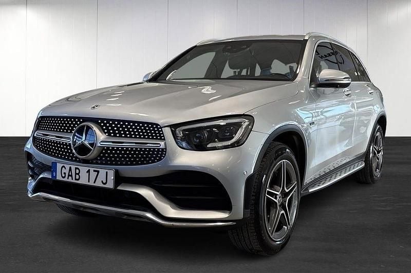 Silver Begagnad 2021 Mercedes GLC300 AMG SUV | 349 900 kr (Marknadspris) - Bild 1/4