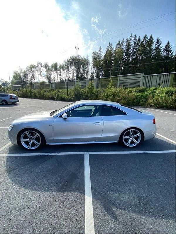 Silver Begagnad 2014 Audi A5 Comfort Sportkupé | 160 000 kr (Marknadspris) - Bild 1/4