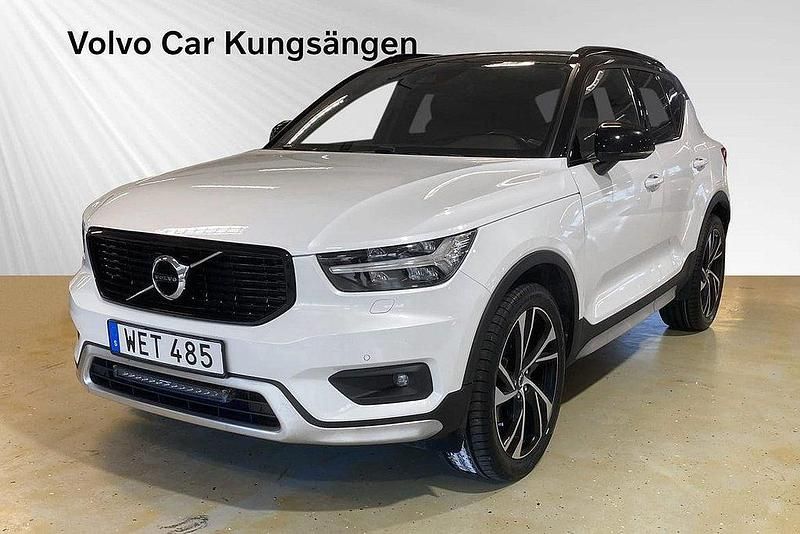 Vit Begagnad 2018 Volvo XC40 R-Design SUV | 309 900 kr (Dyr) - Bild 1/4
