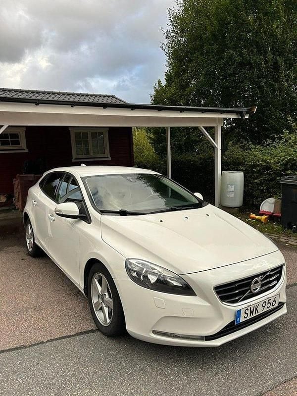 Begagnad Volvo V40 Kinetic 116 HK (85 kW) 2015 Kombi