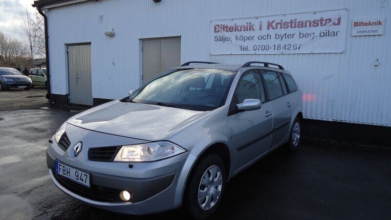 Ljusgrå (grå) Begagnad 2008 Renault Mégane GrandTour Kombi | 34 500 kr (Bra pris) - Bild 1/4