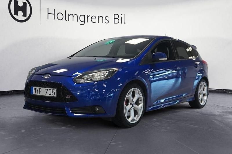 Begagnad Ford Focus ST 250 HK (183 kW) 2012 Blå Halvkombi