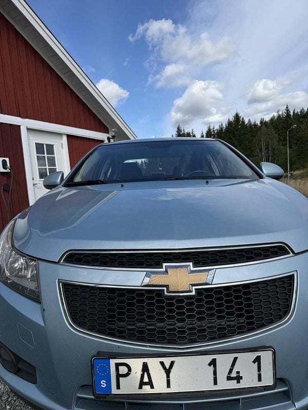 Blå Begagnad 2012 Chevrolet Cruze Sedan | 47 000 kr (Marknadspris) - Bild 1/4