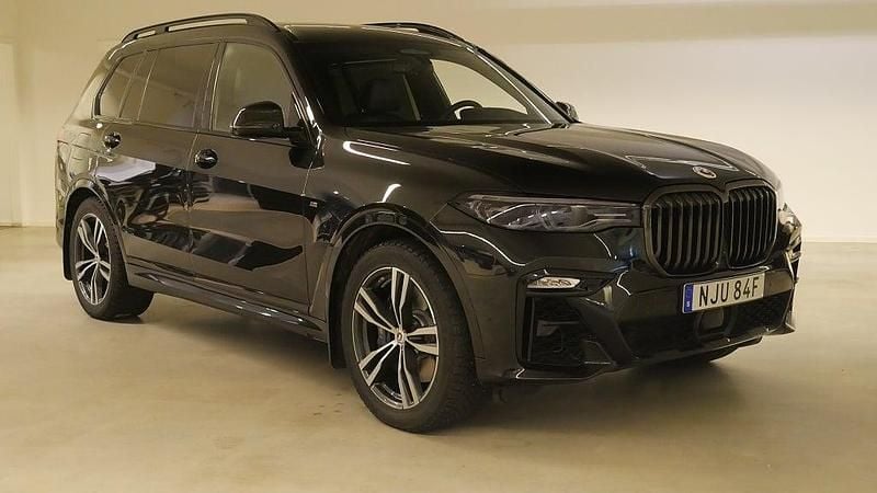 Svart Begagnad 2022 BMW X7 Executive SUV | 869 000 kr (Marknadspris) - Bild 1/4
