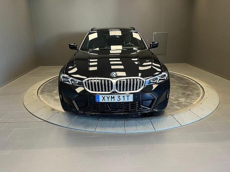 Svart Begagnad 2024 BMW 320 M Sport Kombi | 519 000 kr - Bild 1/4
