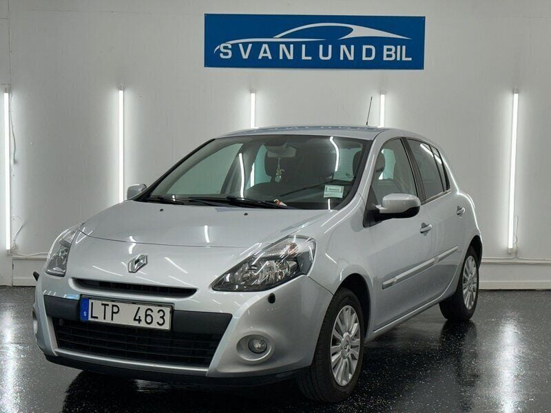 Silver Begagnad 2011 Renault Clio R.S. Halvkombi | 69 800 kr (Dyr) - Bild 1/4