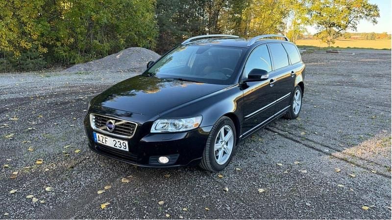 Svart Begagnad 2012 Volvo V50 Momentum Kombi | 74 000 kr (Lite dyr) - Bild 1/4
