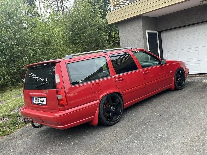 Röd Begagnad 2000 Volvo V70 Kombi | 20 000 kr (Marknadspris) - Bild 1/4