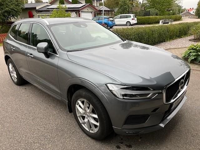Grå Begagnad 2020 Volvo XC60 Momentum SUV | 352 000 kr (Superpris) - Bild 1/4
