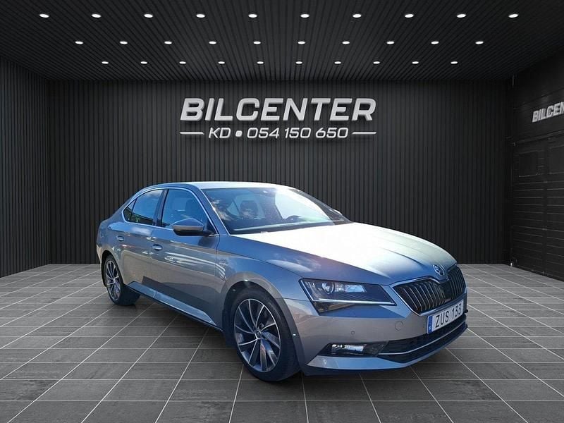 Grå Begagnad 2018 Skoda Superb Business Line Halvkombi | 249 900 kr (Bra pris) - Bild 1/4