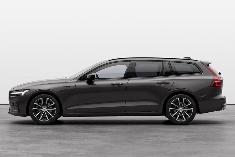 Grå Begagnad 2024 Volvo V60 Plus Kombi | 549 900 kr (Marknadspris) - Bild 1/4