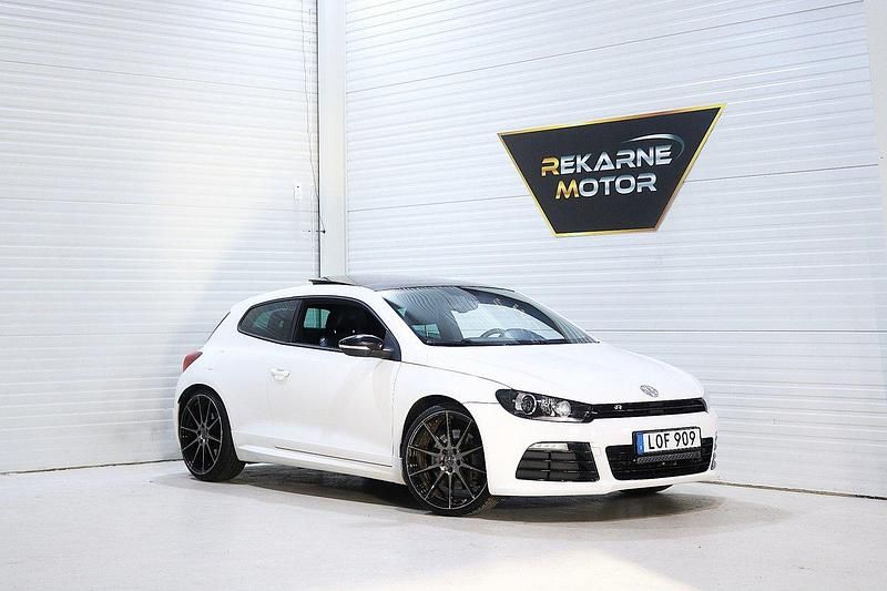 Vit Begagnad 2011 VW Scirocco R Sportkupé | 134 900 kr (Marknadspris) - Bild 1/4