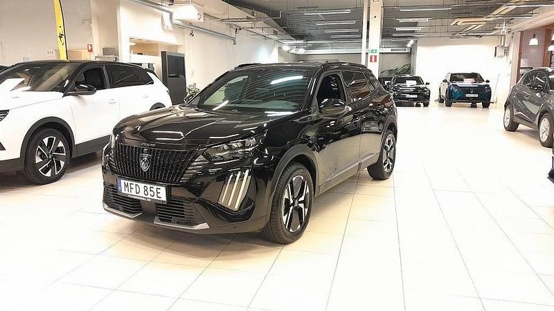 Svart Begagnad 2024 Peugeot 2008 GT SUV | 249 900 kr (Marknadspris) - Bild 1/4