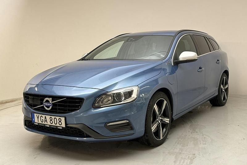 Blå Begagnad 2017 Volvo V60 R-Design Kombi | 172 000 kr - Bild 1/4