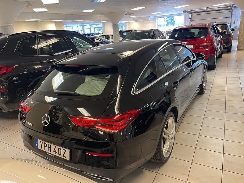 Begagnad Mercedes CLA250e Shooting Brake 160 HK (117 kW) 2021 Svart Kombi