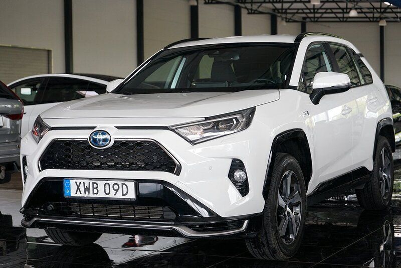 Vit Begagnad 2021 Toyota RAV4 Hybrid Active SUV | 337 000 kr (Marknadspris) - Bild 1/4